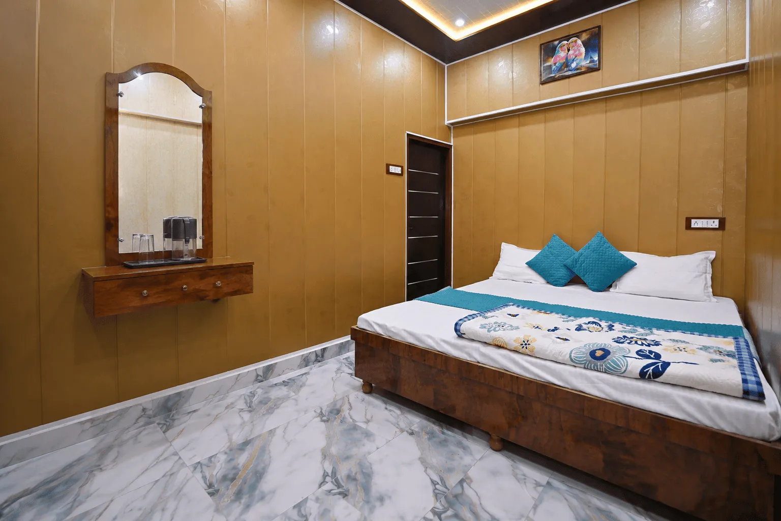 Air-conditioned guest room at Kashi King Luxury Stay, opposite Kashi Vishwanath Temple