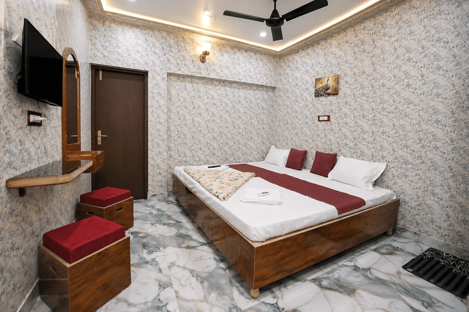 Guest room at Kashi King Luxury Stay, opposite Kashi Vishwanath Temple Gate No. 4